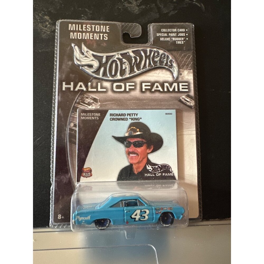Hot Wheels Hall Of Fame Richard Petty Crowned "King"‎ Plymouth 43 Die-Cast Car